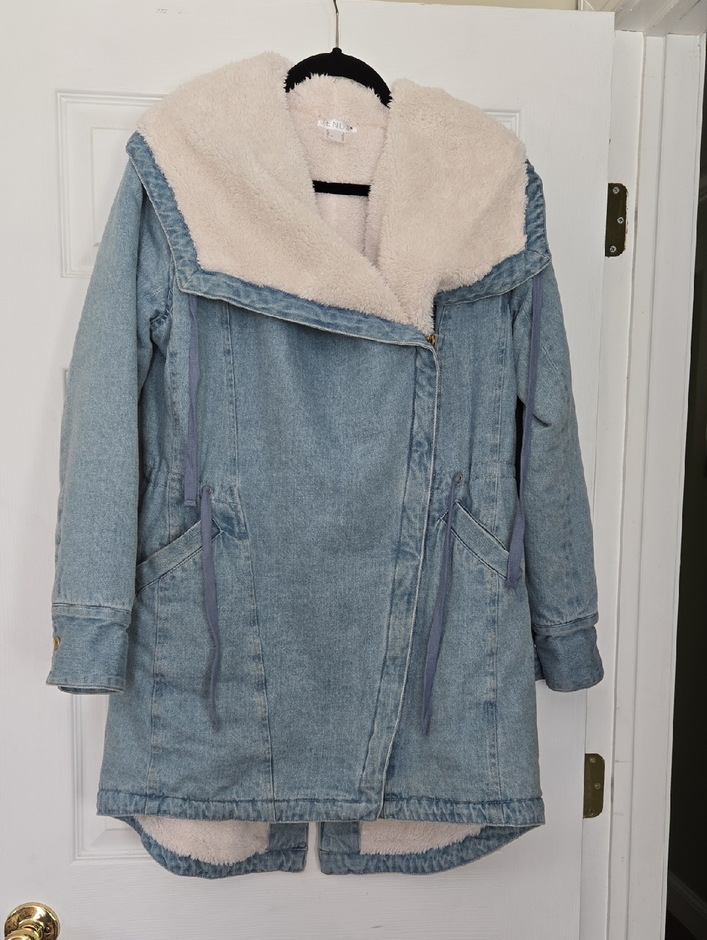 VENUS Light Wash Denim Jacket with Cream Sherpa Lining
